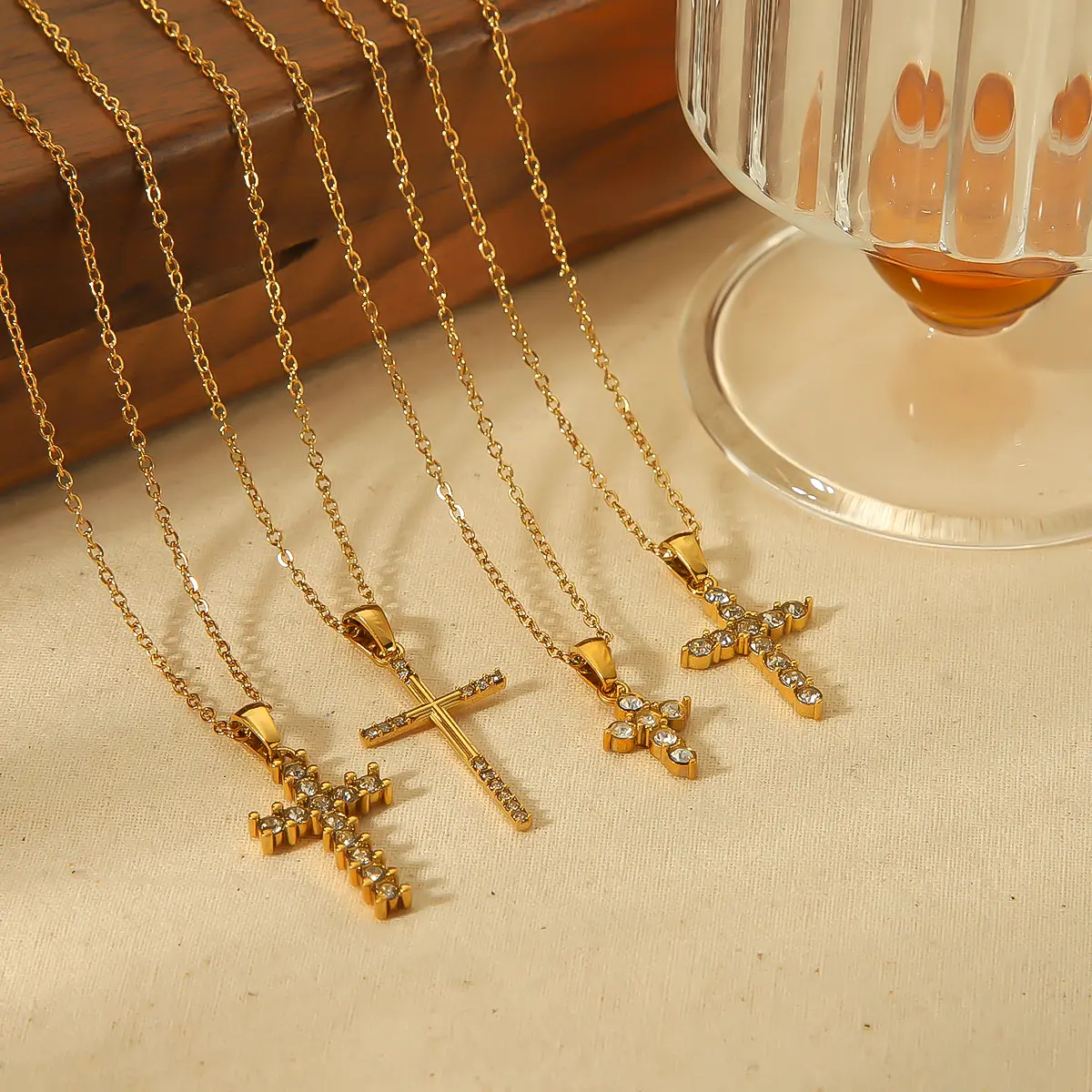 1 pieza de estilo simple en forma de cruz de acero inoxidable chapado en oro de 18 quilates con incrustaciones de diamantes de imitación, collares colgantes para mujer para decoración diaria h5 